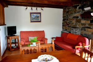 a living room with a couch and a table at Apartamentos Rurales RON in Ron