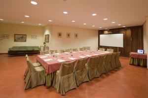 The business area and/or conference room at Parador de Benavente
