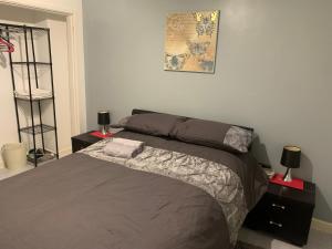 Llit o llits en una habitació de Modern 2 bed apartment