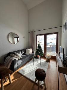 Posedenie v ubytovaní La Mongie magnifique Appart 7 pers vue pistes, piscine, wifi, salle de sport