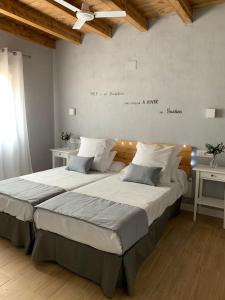 a bedroom with two beds and a ceiling at CASA RURAL LA HOJA EL VALLE in Valdecaballeros