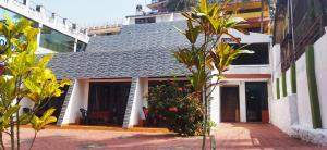 a house with a courtyard with a plant at Hotel Samudra Tara in Kovalam