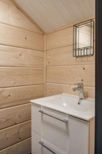 a bathroom with a sink and a mirror at Martebäcken 21 in Sälen