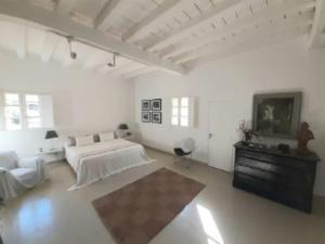 Zdjęcie z galerii obiektu LUXURY 270M² HOUSE OF CHARACTER IN OLD STONES WITH HEATED POOL, NEAR CALVI w mieście Calenzana