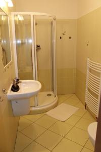 Kylpyhuone majoituspaikassa Penzion Fialka