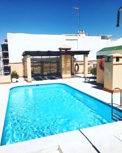 Bazén v ubytovaní Agua VI & seasonal pool by ELE Apartments alebo v jeho blízkosti