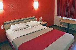 Postel nebo postele na pokoji v ubytování Motel 6-Pasadena, TX
