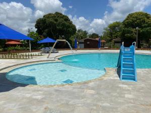 Bazén v ubytování Casa agradável no Pontal de Maria Farinha nebo v jeho okolí + 14 fotografií