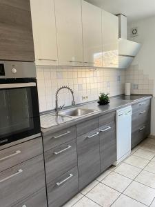Kuchyň nebo kuchyňský kout v ubytování Bergblick Stadtmitte