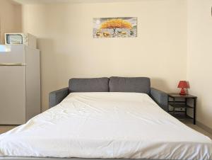 Posteľ alebo postele v izbe v ubytovaní Appartement avec CLIMATISATION, proche golf et île des loisirs