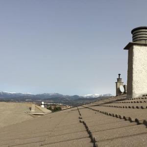 vista para o telhado de um edifício em Loft near mountain range. 30 minutes to Madrid 