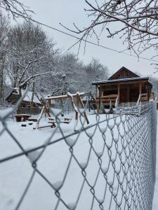 Obiekt Agroturystyka LipoweWzgórze domek Antek zimą
