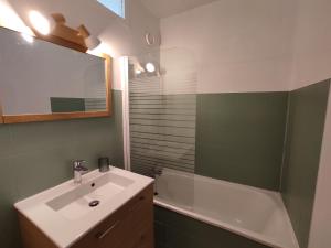 Kúpeľňa v ubytovaní Appartement cosy Saint Lary village