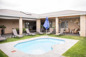 Bazén v ubytování Settle inn Self Catering Units nebo v jeho okolí