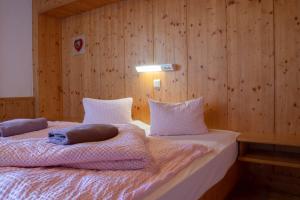 Letto o letti in una camera di Skihütte Zams
