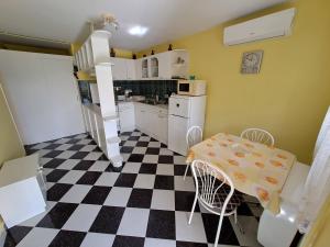 A kitchen or kitchenette at Bianka Apartman