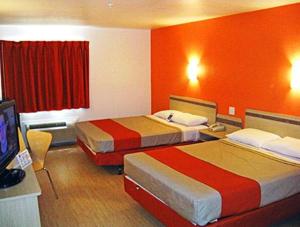 Postel nebo postele na pokoji v ubytování Motel 6-Pasadena, TX