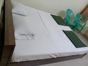 Postel nebo postele na pokoji v ubytování BSSK Comforts Inn
