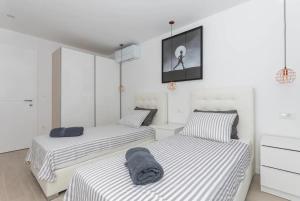 Postel nebo postele na pokoji v ubytování Villa Kuk with heated Pool Makarska