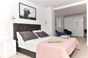 Postel nebo postele na pokoji v ubytování Villa Kuk with heated Pool Makarska