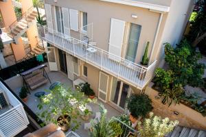 an aerial view of an apartment building with plants at B&B Fontanella 32 in Porto SantʼElpidio
