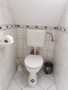 A bathroom at Bianka Apartman