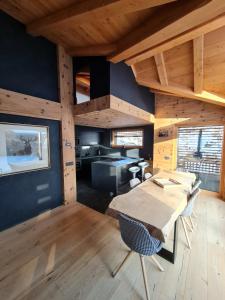 a room with a table and chairs in a cabin at Blackberry Apartment in Livigno