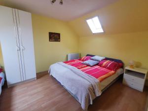 A bed or beds in a room at Bianka Apartman