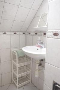A bathroom at Bianka Apartman