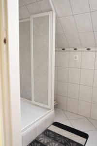 A bathroom at Bianka Apartman