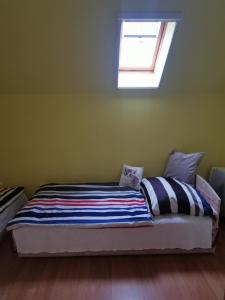 A bed or beds in a room at Bianka Apartman