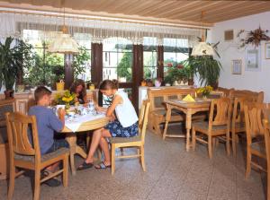 a group of children sitting at a table in a restaurant at Landpension Risch in Ilmenau