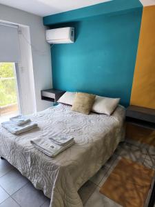 Ένα ή περισσότερα κρεβάτια σε δωμάτιο στο Buena Onda - departamento