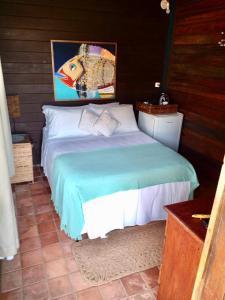 a bedroom with a bed in a room at Apartamento Porto Beiramar in Fernando de Noronha