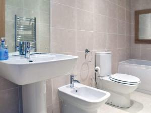 Fotografie z fotogalerie ubytování ThreeStorey Townhouse - Free parking v destinaci Normanton