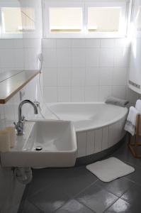 Koupelna v ubytování RELAX Apartment mit Garten - Lifestyle am Bodensee, Fahrräder & Parkplatz inklusive + 26 fotografií