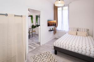 Posteľ alebo postele v izbe v ubytovaní LD-Location Hôtel