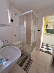 A bathroom at Bianka Apartman Még 37 kép