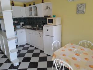 A kitchen or kitchenette at Bianka Apartman