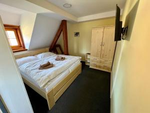 Posteľ alebo postele v izbe v ubytovaní Horský hotel Paprsek