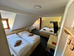 Posteľ alebo postele v izbe v ubytovaní Horský hotel Paprsek