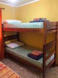 Poschodová posteľ alebo postele v izbe v ubytovaní Cba