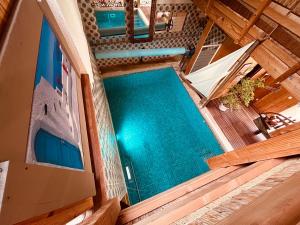 an overhead view of a swimming pool in a house at Domaine Amourella in Lambesc