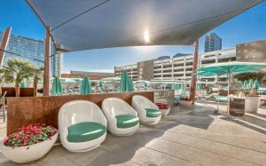 Fotografie z fotogalerie ubytování Vdara Studio Suite 011 Pool View FREE VALET Parking v Las Vegas