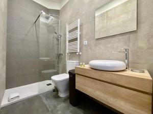 A bathroom at La Latina Market - Apartamento de 2 dormitorios