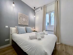 A bed or beds in a room at La Latina Market - Apartamento de 2 dormitorios