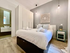 A bed or beds in a room at La Latina Market - Apartamento de 2 dormitorios