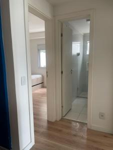 a bathroom with a shower and a mirror at Apartamento ponta das galhetas ( praia Asturias ) in Guarujá