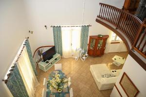 an overhead view of a living room with a television at Villa D ENNRY in Pointe-Noire
