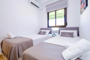 Posteľ alebo postele v izbe v ubytovaní Holiday Penthouse San Miguel 5-7